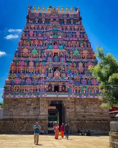 Colourful sculpted gopuram tower of the Vaitheeswaran Koil temple